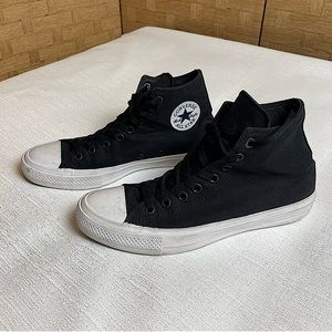 Converse High Tops Chuck Taylor II in black. Men size 8.5 and women 10.5